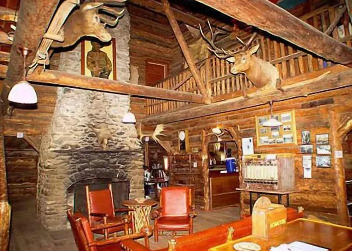 Pahaska Tepee Hotel