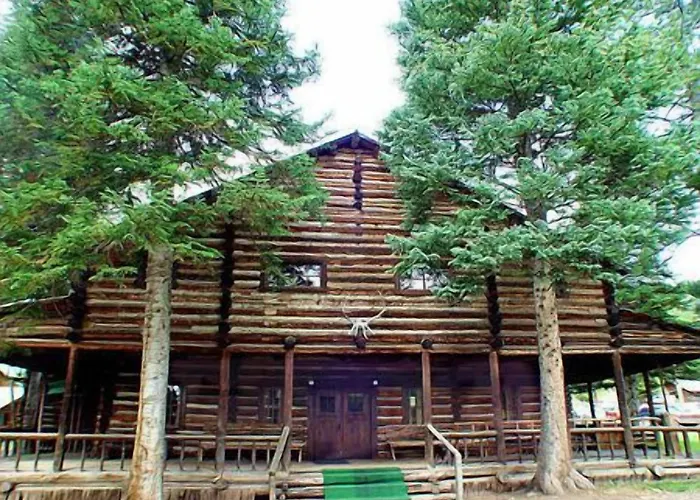 Hotel Pahaska Tepee 2*