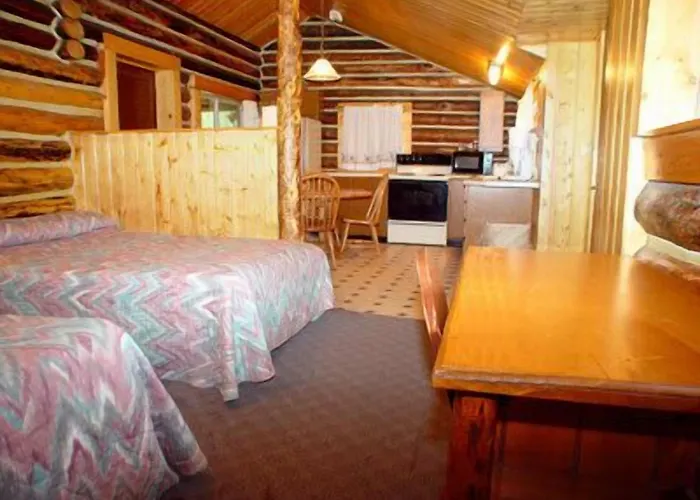 Pahaska Tepee Hotel 2*
